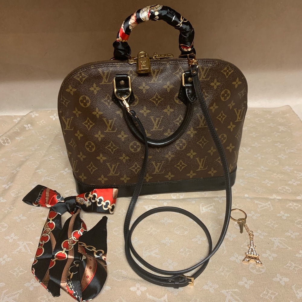 Louis Vuitton Alma Handbag 👜💕